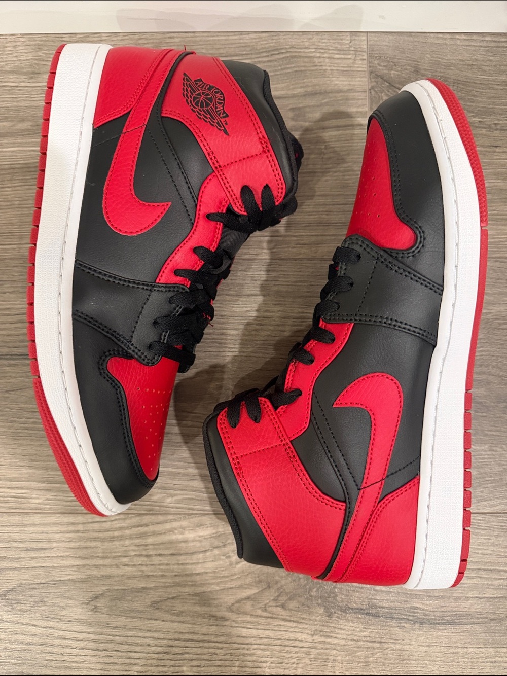 Nike Air Jordan 1 Mid Banned Black Red White 554724-074 Men’s Size 12 - Picture 5 of 8